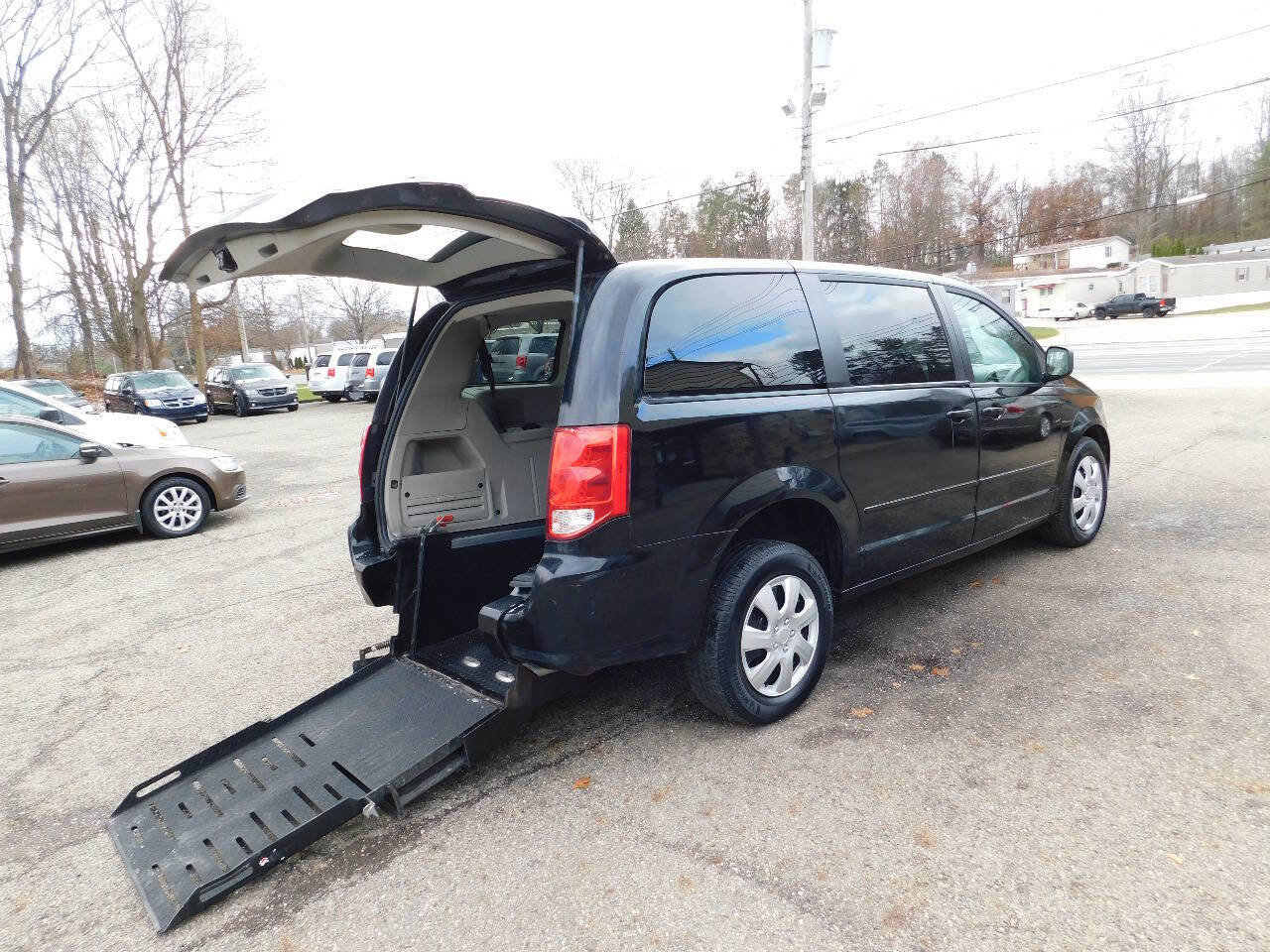 Used 2016 Dodge Grand Caravan SE w/ Quick Order Package 29E SE image 1