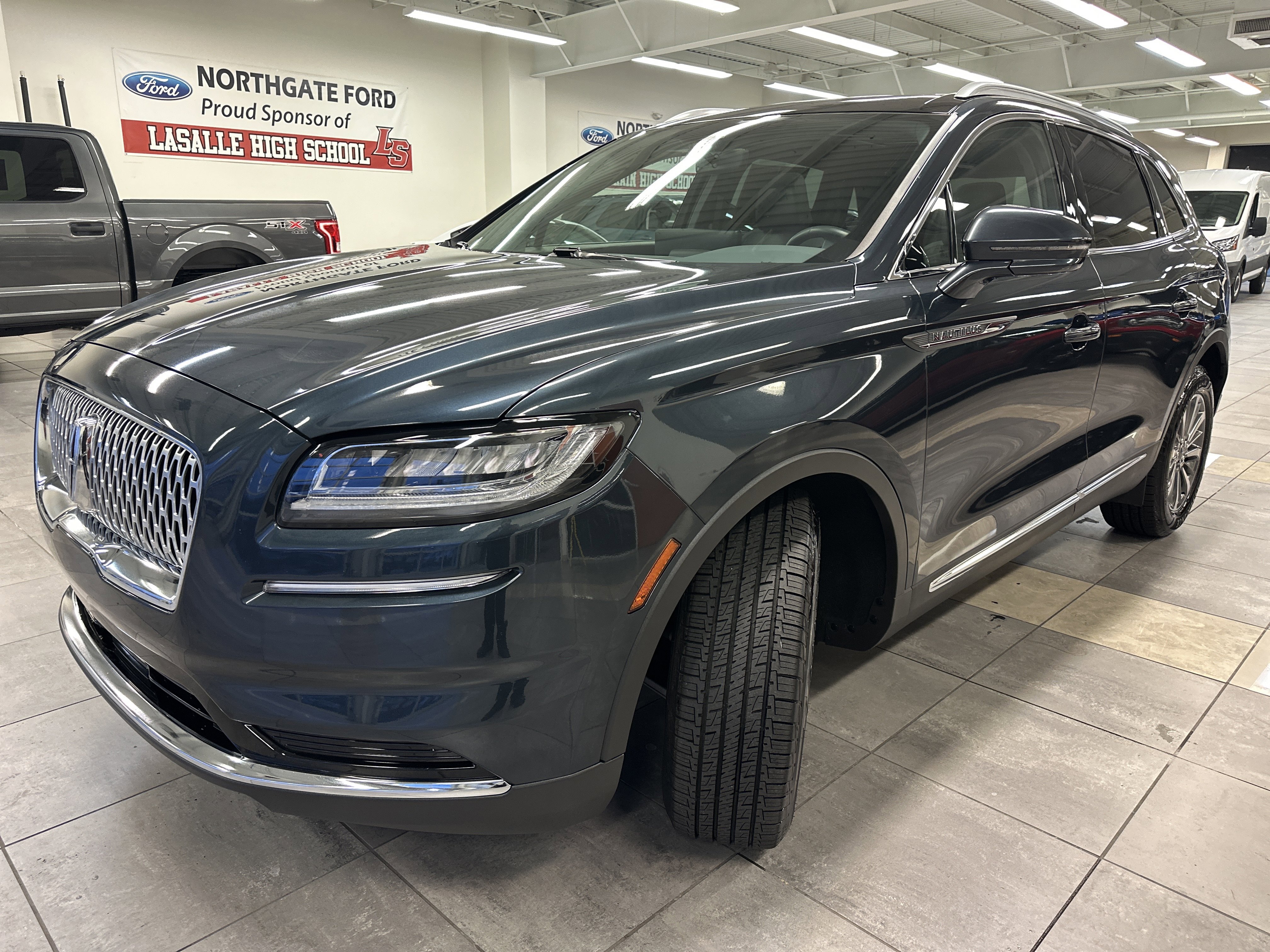 Used 2022 Lincoln Nautilus Reserve w/ Luxury Package image 16