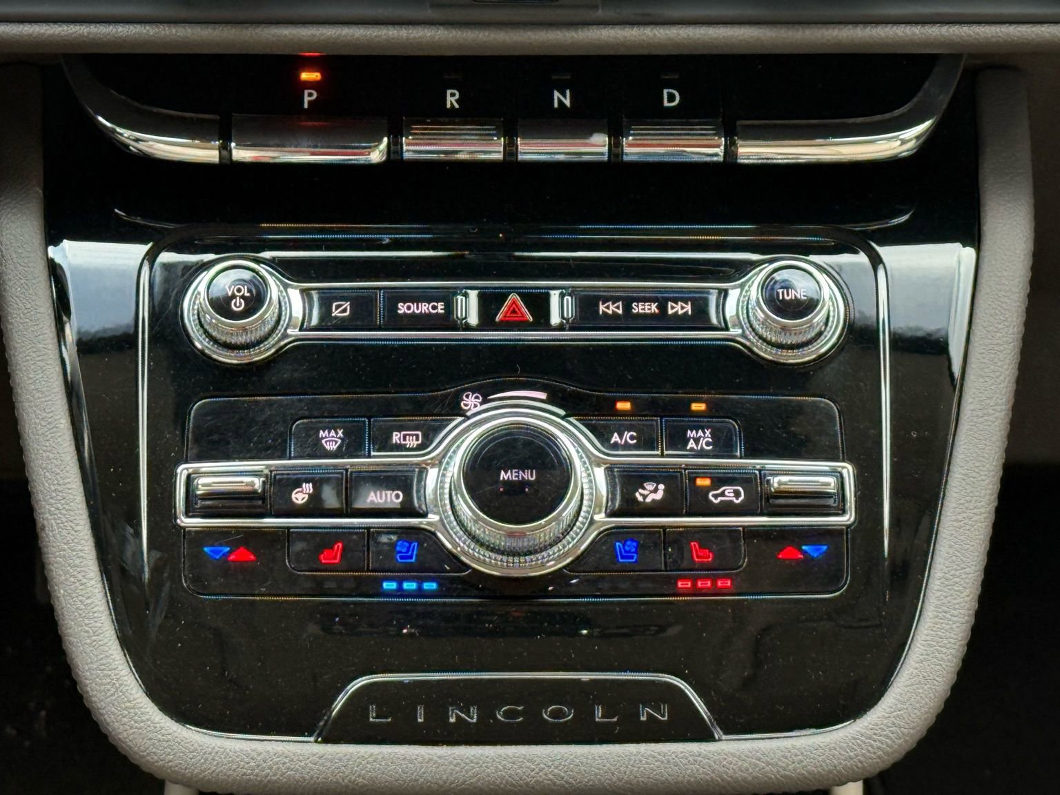 Used 2022 Lincoln Corsair AWD w/ Premium Package image 6