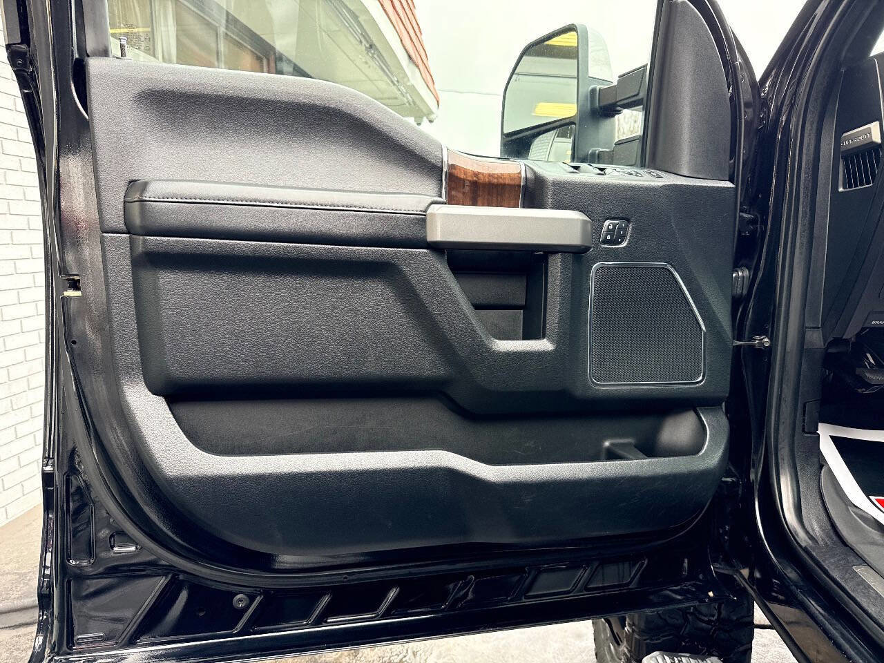 Used 2017 Ford F350 Platinum w/ Platinum Ultimate Package image 25