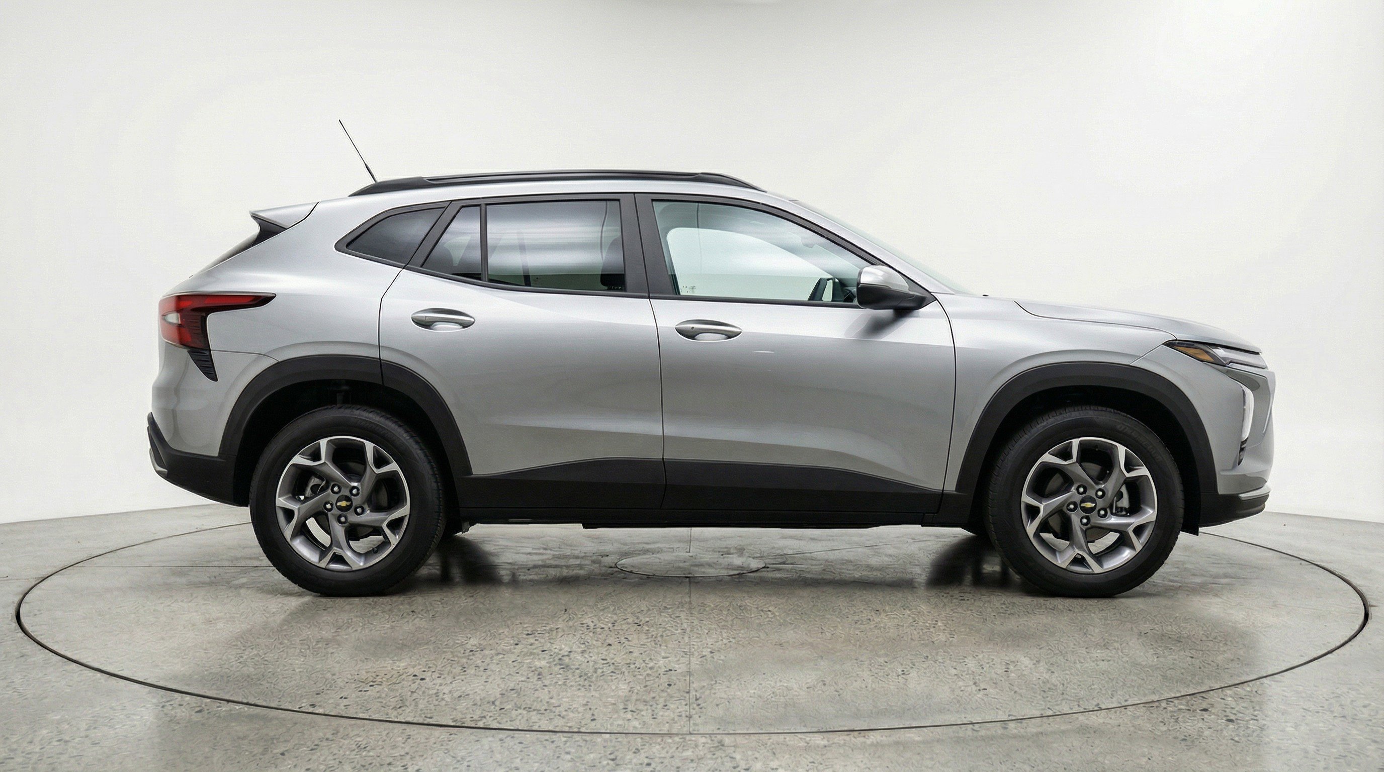 Used 2025 Chevrolet Trax LT w/ LT Convenience Package FWD image 11