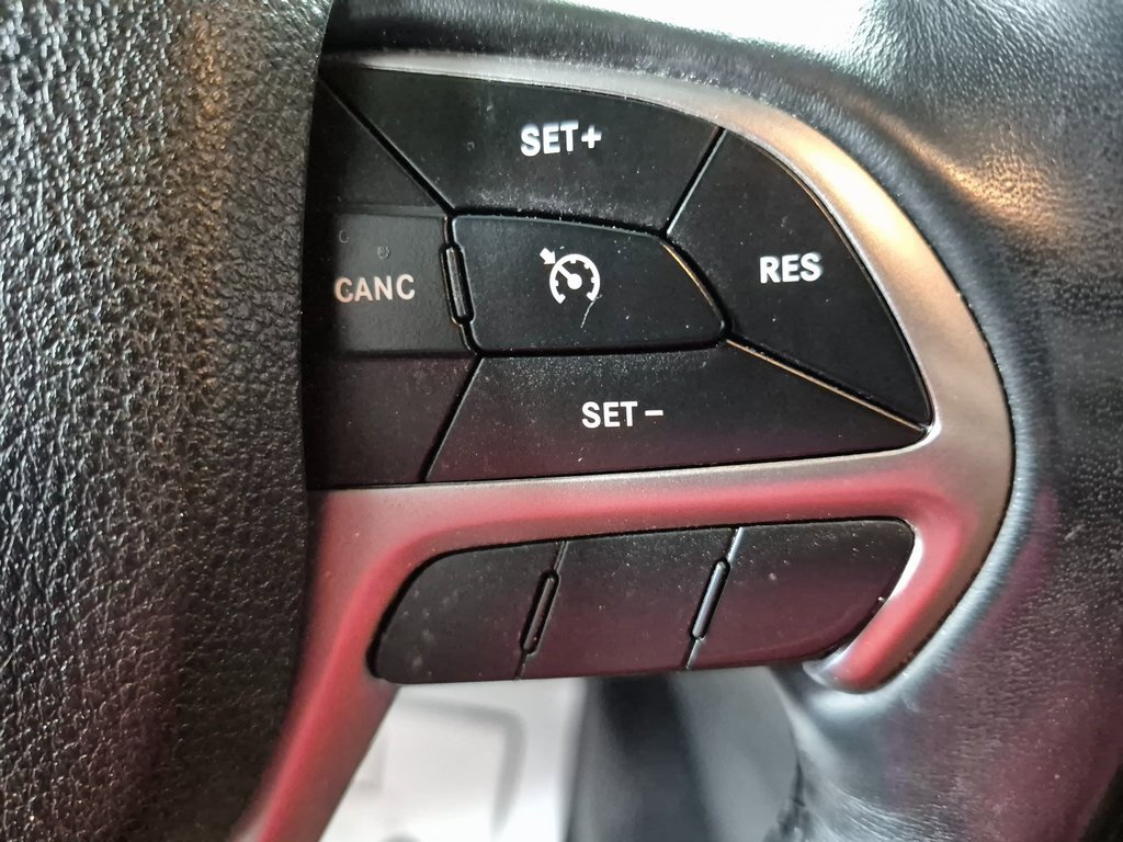 Used 2018 Jeep Grand Cherokee Limited image 23