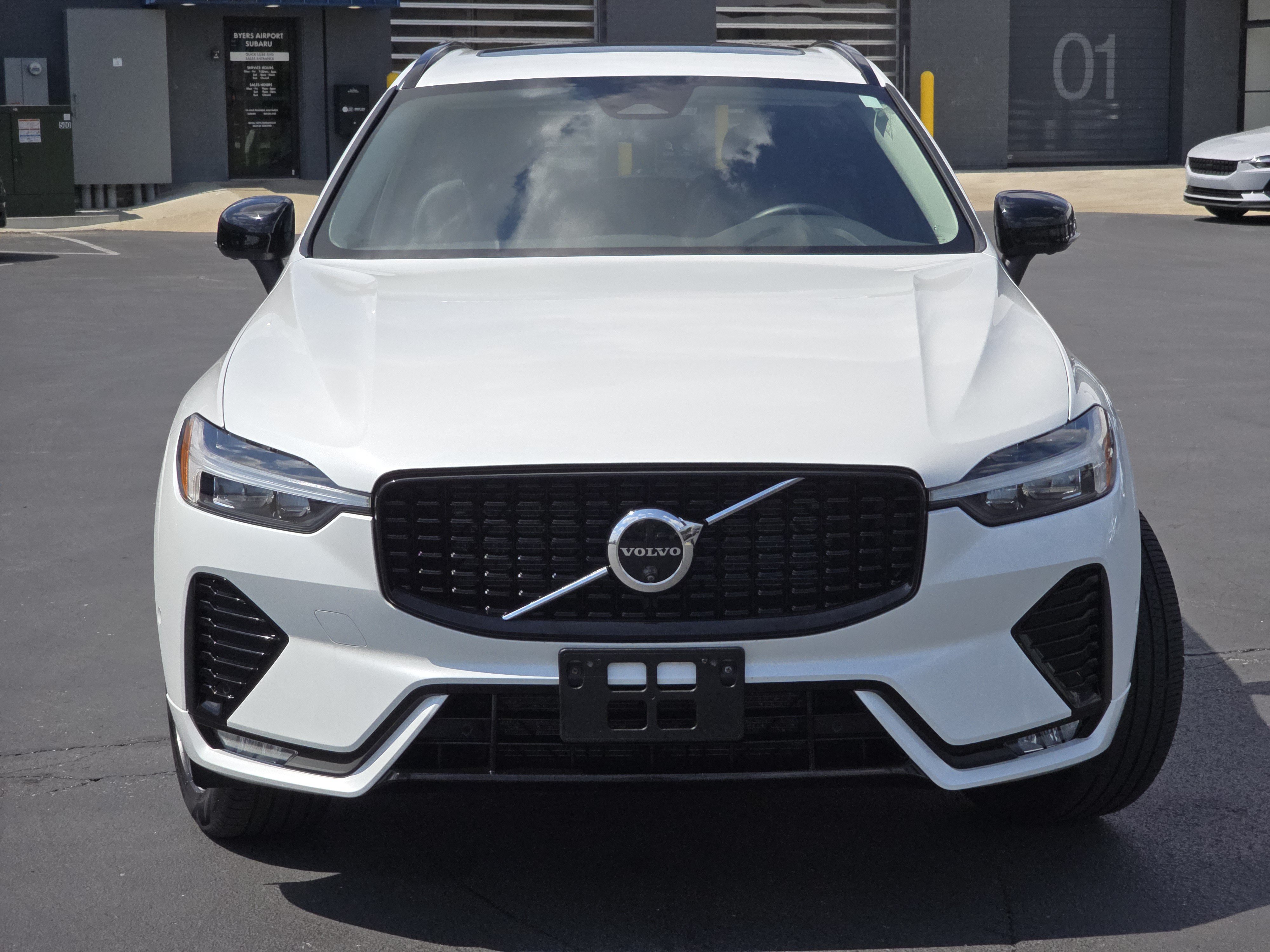 Used 2025 Volvo XC60 B5 Plus AWD/4WD image 2