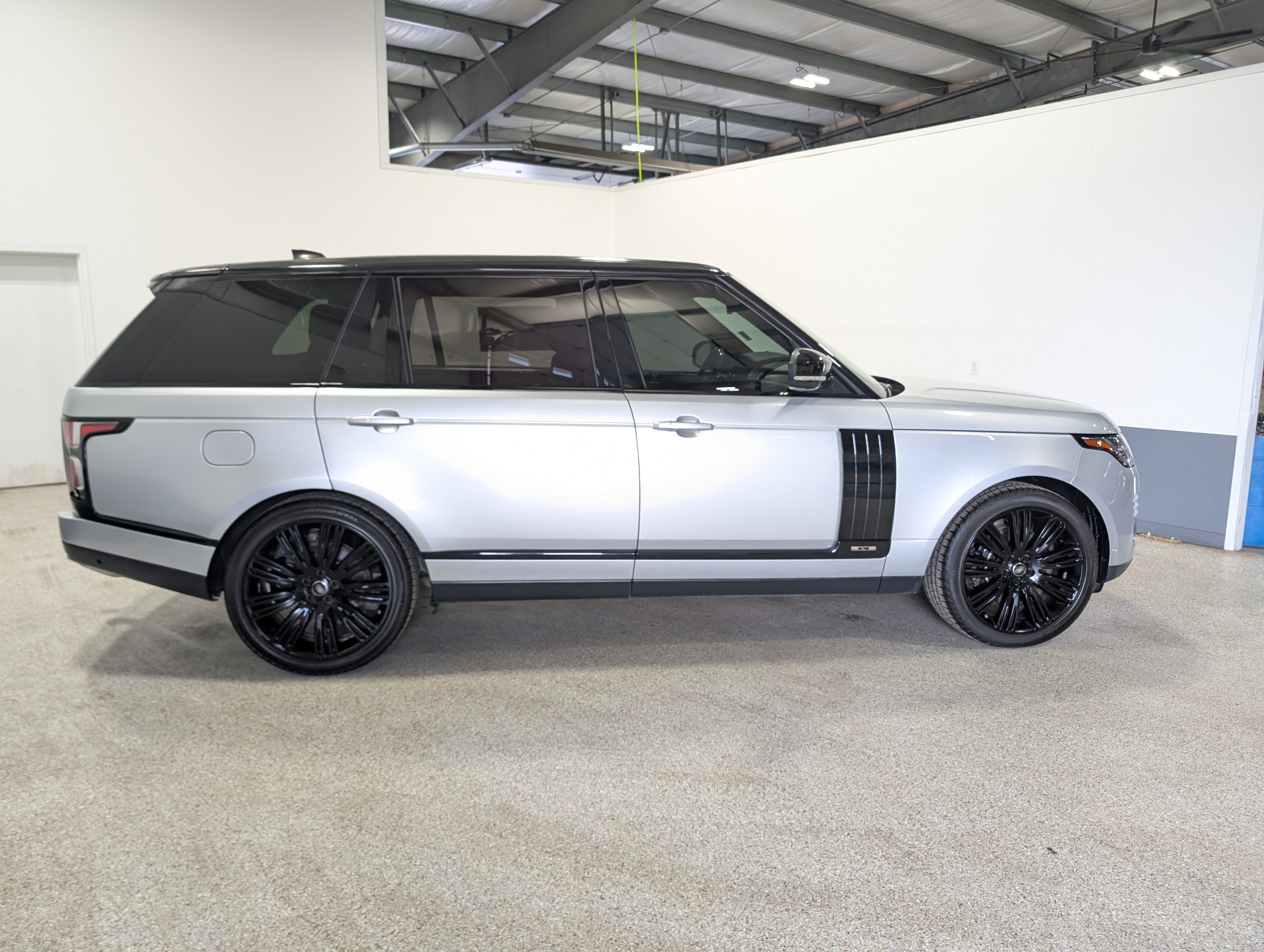Used 2019 Land Rover Range Rover Long Wheelbase Supercharged AWD/4WD image 2