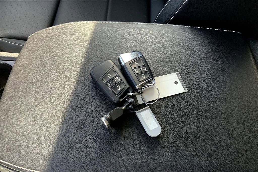 Used 2023 Volkswagen Atlas SE w/ Panoramic Sunroof Package image 11