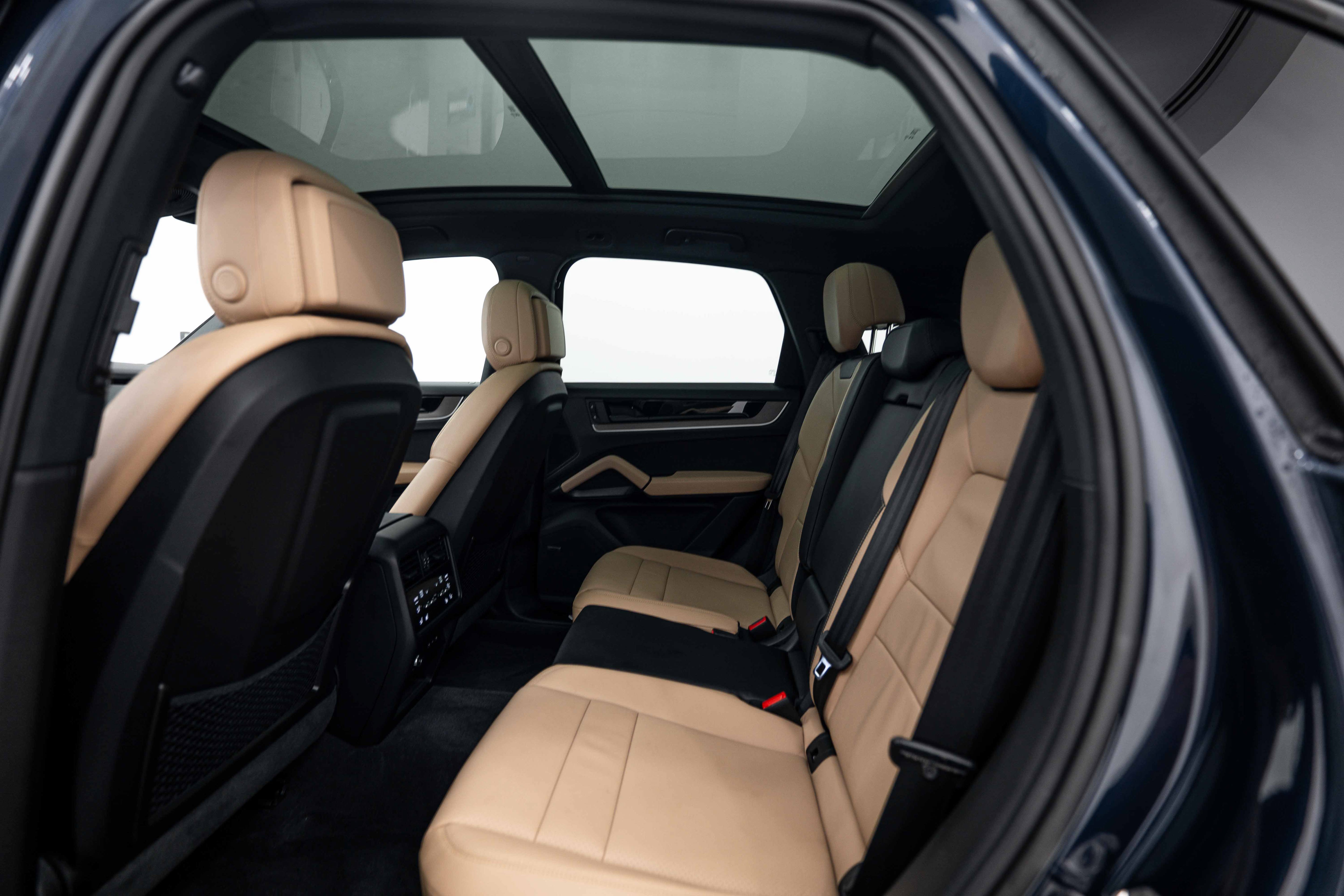 Certified 2026 Porsche Cayenne AWD/4WD image 21