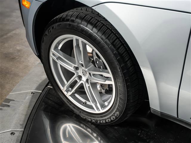 Certified 2025 Porsche Macan image 15