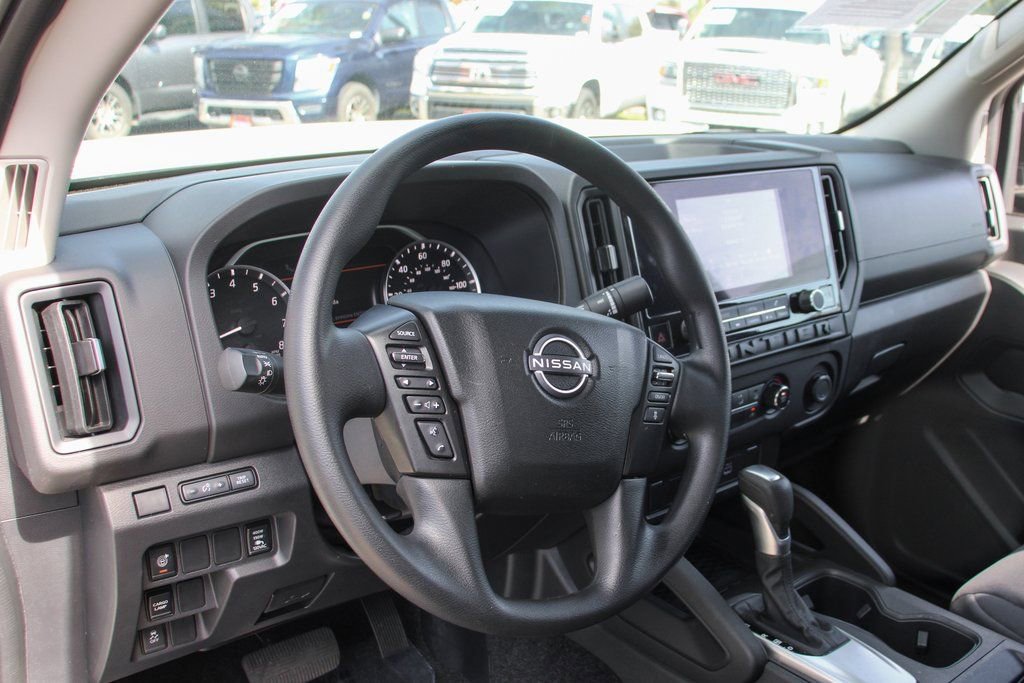 Used 2025 Nissan Frontier S w/ S Utility Package image 18