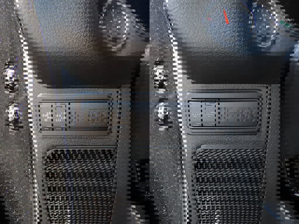 Used 2015 Jeep Wrangler Rubicon w/ Power Convenience Group image 21