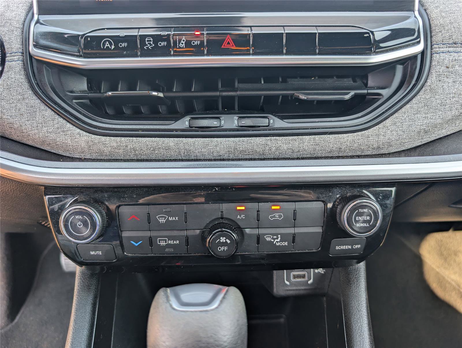 Used 2023 Jeep Compass Sport AWD/4WD image 17