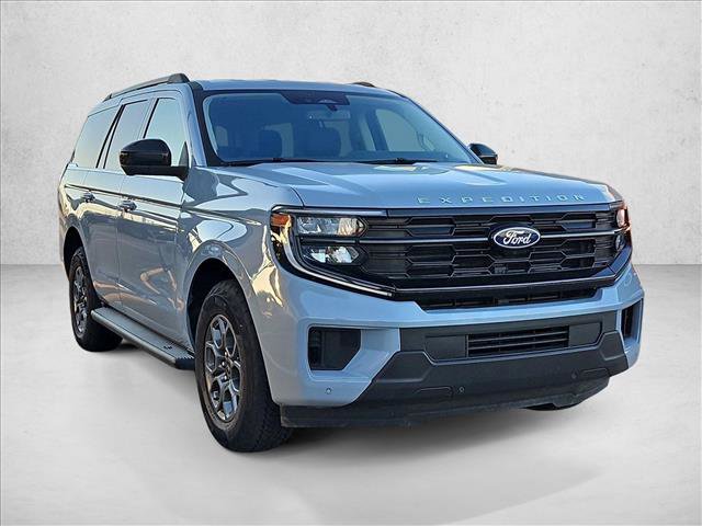 Used 2025 Ford Expedition Active RWD image 3