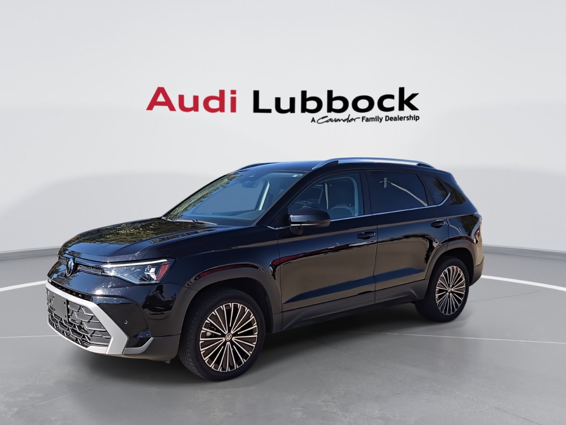 Used 2025 Volkswagen Taos SE FWD image 4