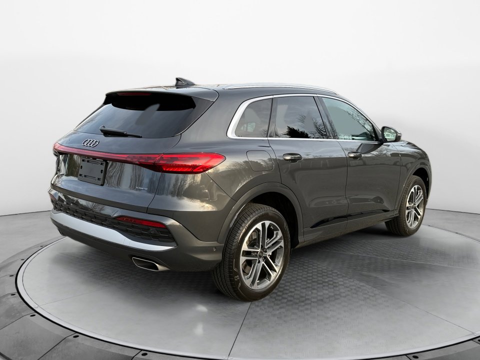 Certified 2025 Audi Q5 Premium w/ Convenience Package image 7