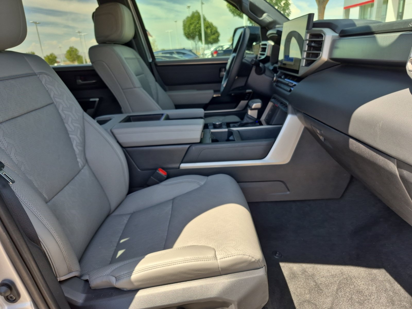 Used 2025 Toyota Tundra Limited AWD/4WD image 25