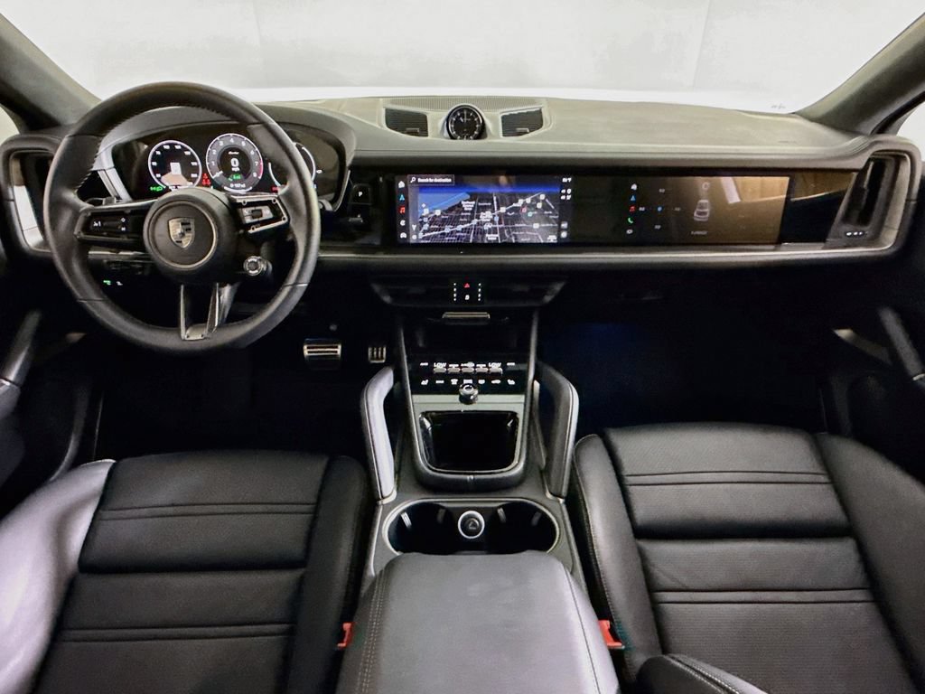 Certified 2025 Porsche Cayenne Turbo AWD/4WD image 11