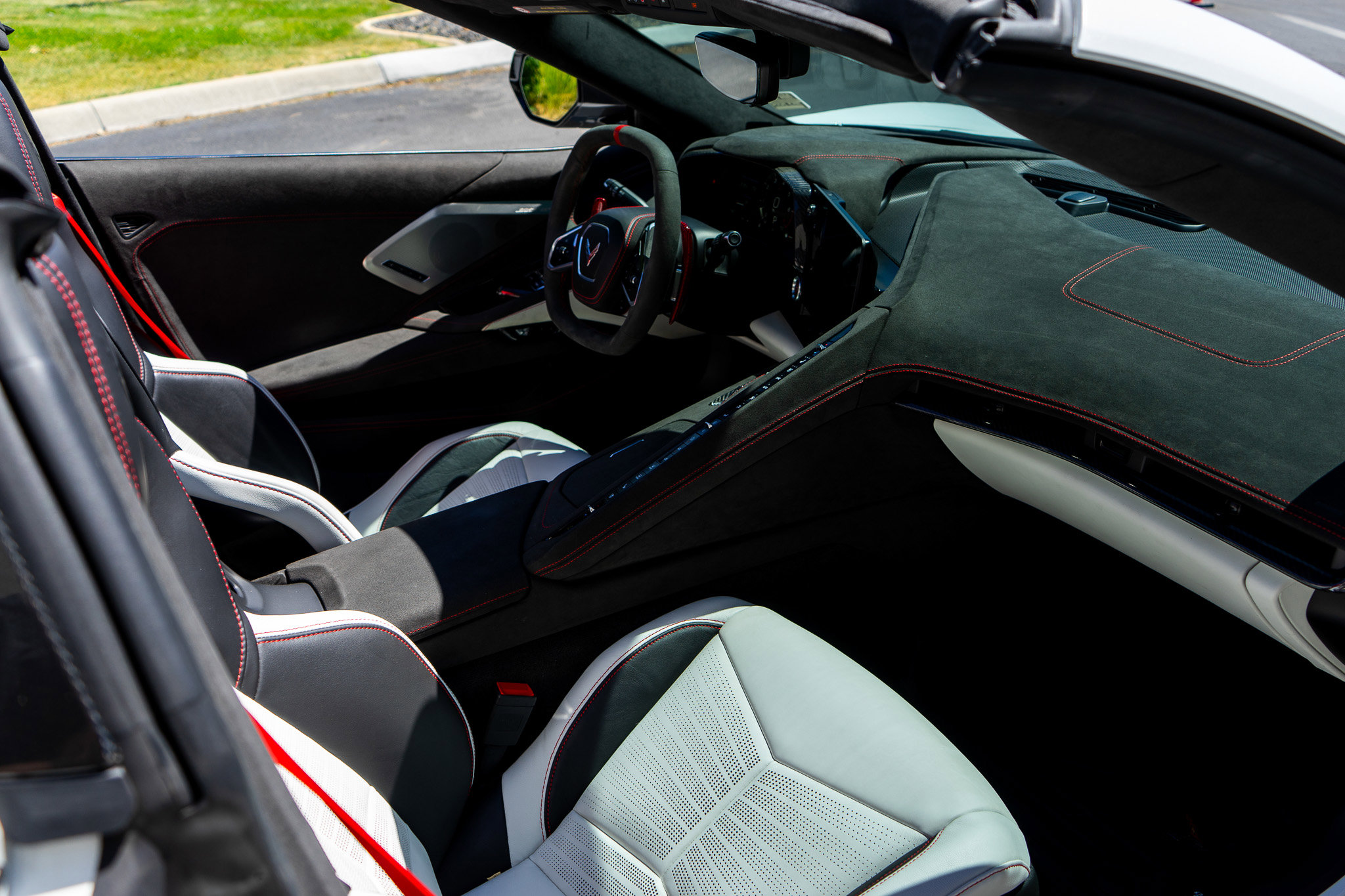 Used 2023 Chevrolet Corvette Stingray Premium Conv w/ Z51 Performance Package RWD image 14