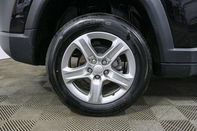 Used 2023 Jeep Compass Latitude w/ Convenience Group AWD/4WD image 17