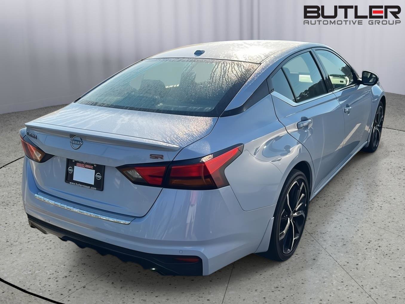 Used 2023 Nissan Altima 2.5 SR w/ SR Premium Package image 8