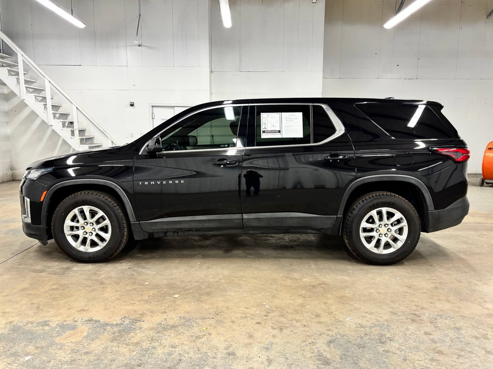 Used 2023 Chevrolet Traverse LS FWD image 4