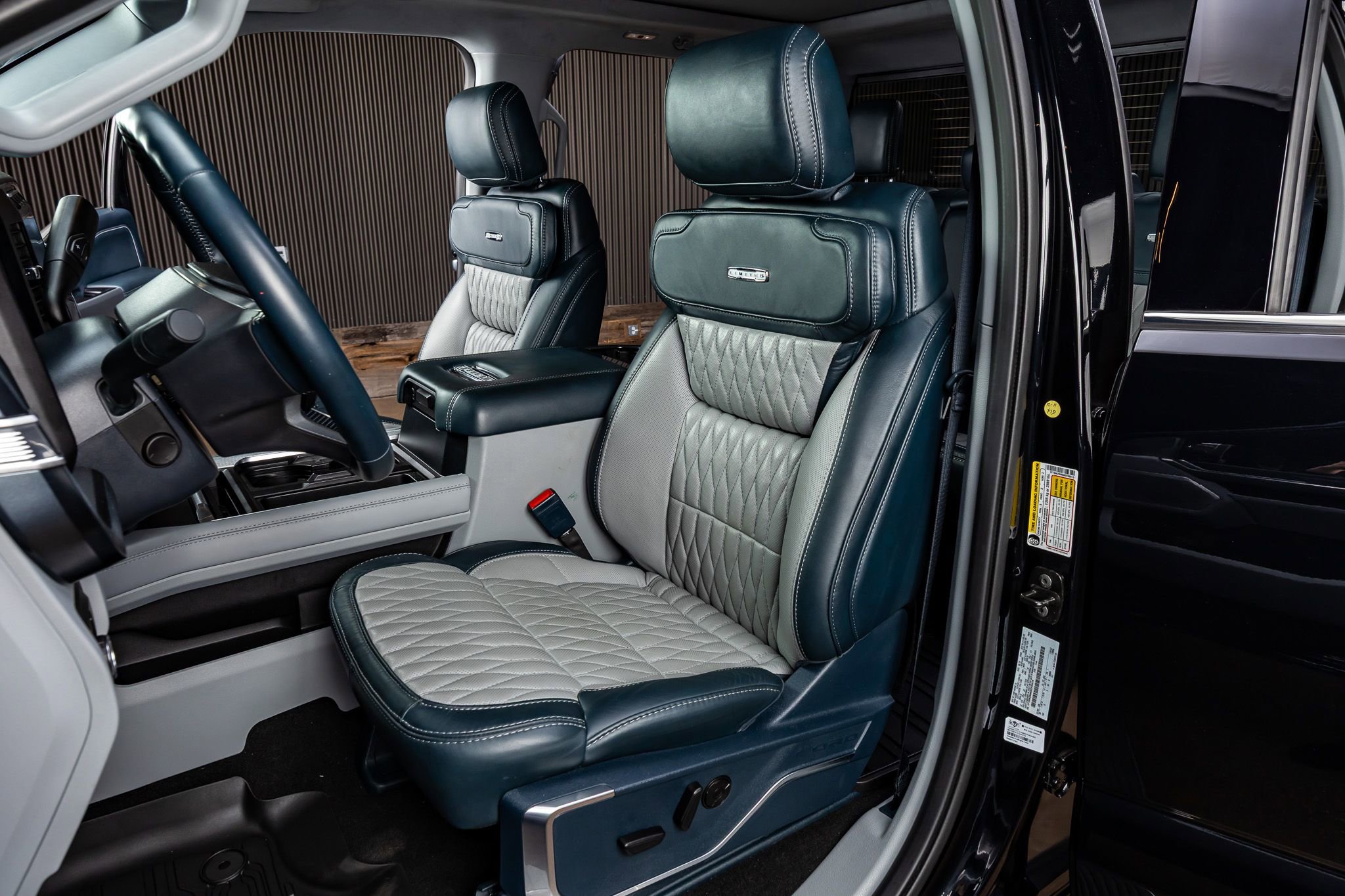 Used 2024 Ford F250 Limited w/ FX4 Off-Road Package image 30