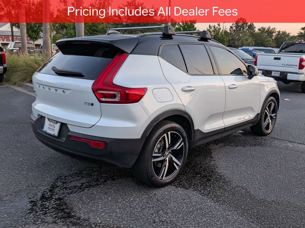 Used 2022 Volvo XC40 T5 R-Design w/ Advanced Package AWD/4WD image 4