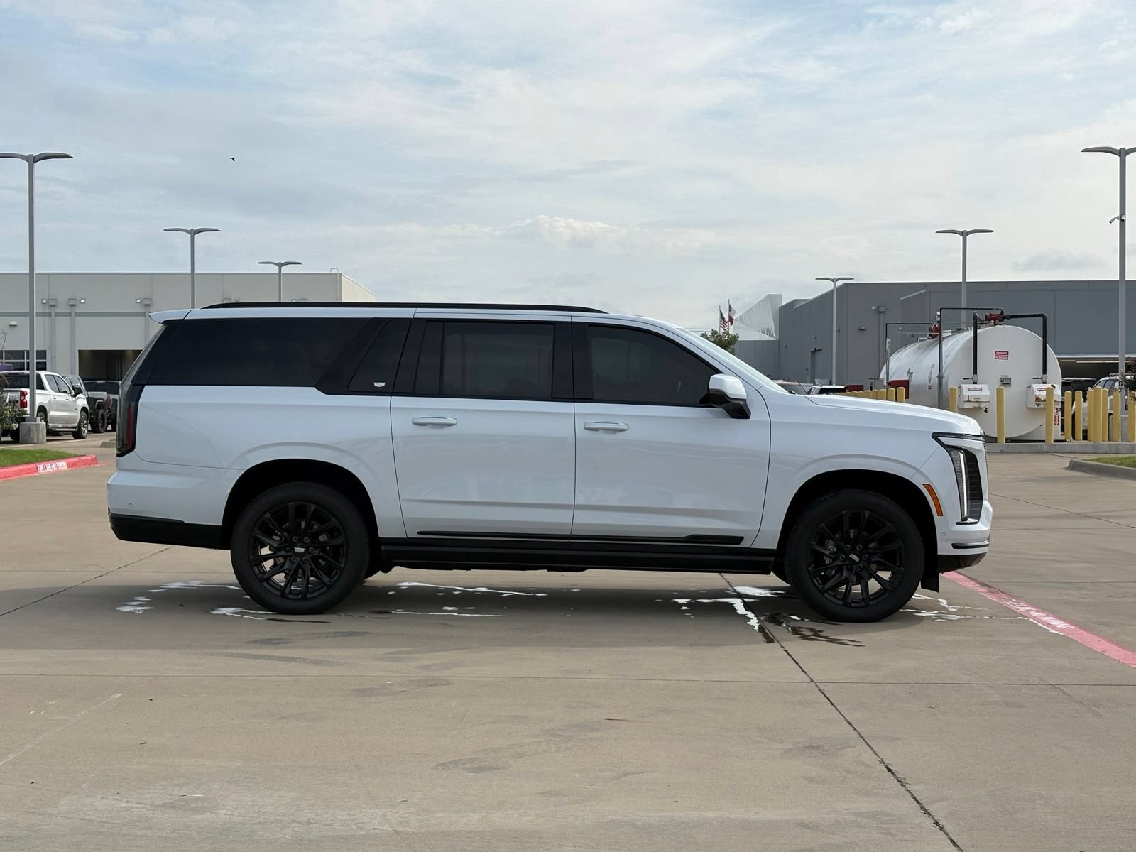 Certified 2026 Cadillac Escalade ESV Sport w/ LPO, ONYX Package AWD/4WD image 8