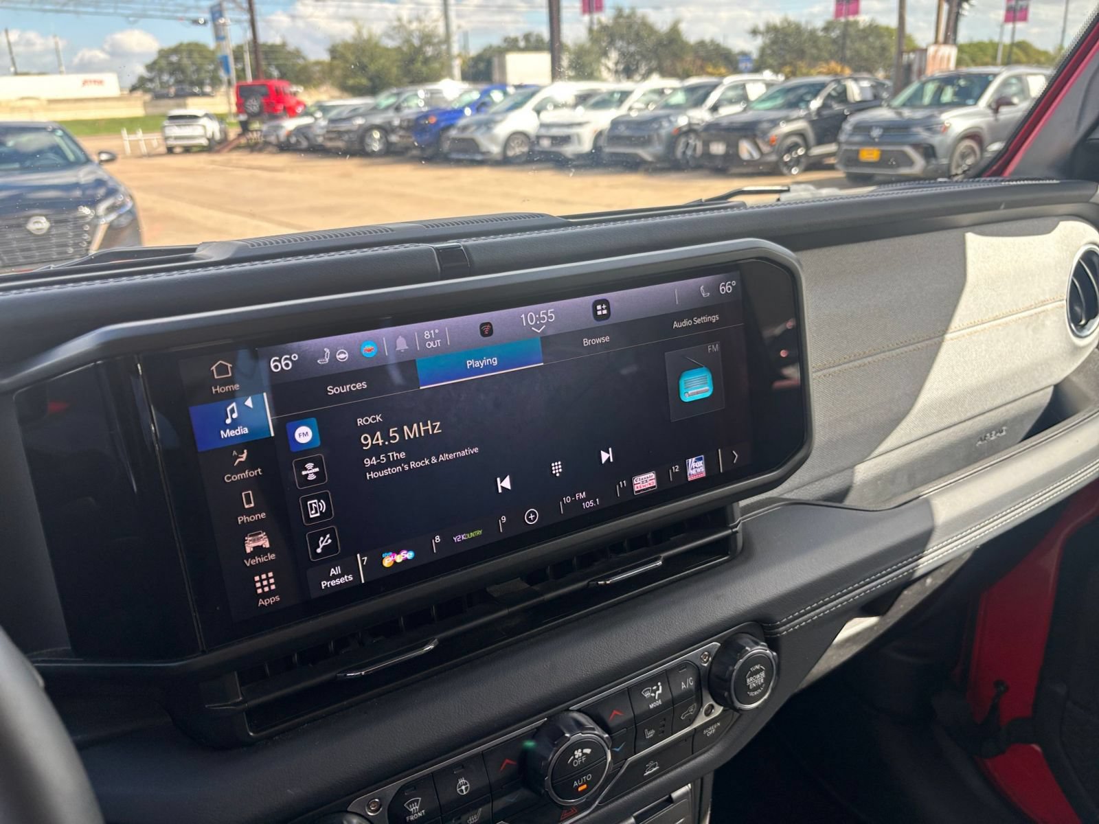 Used 2025 Jeep Wrangler Unlimited Sahara AWD/4WD image 19
