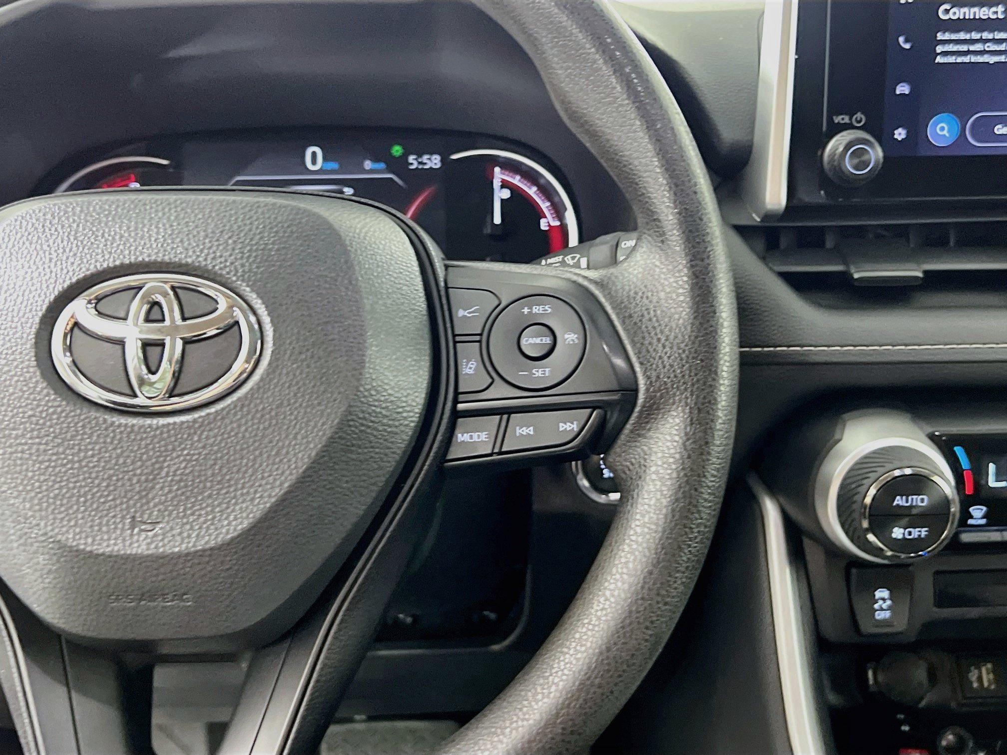 Used 2025 Toyota RAV4 XLE FWD image 20