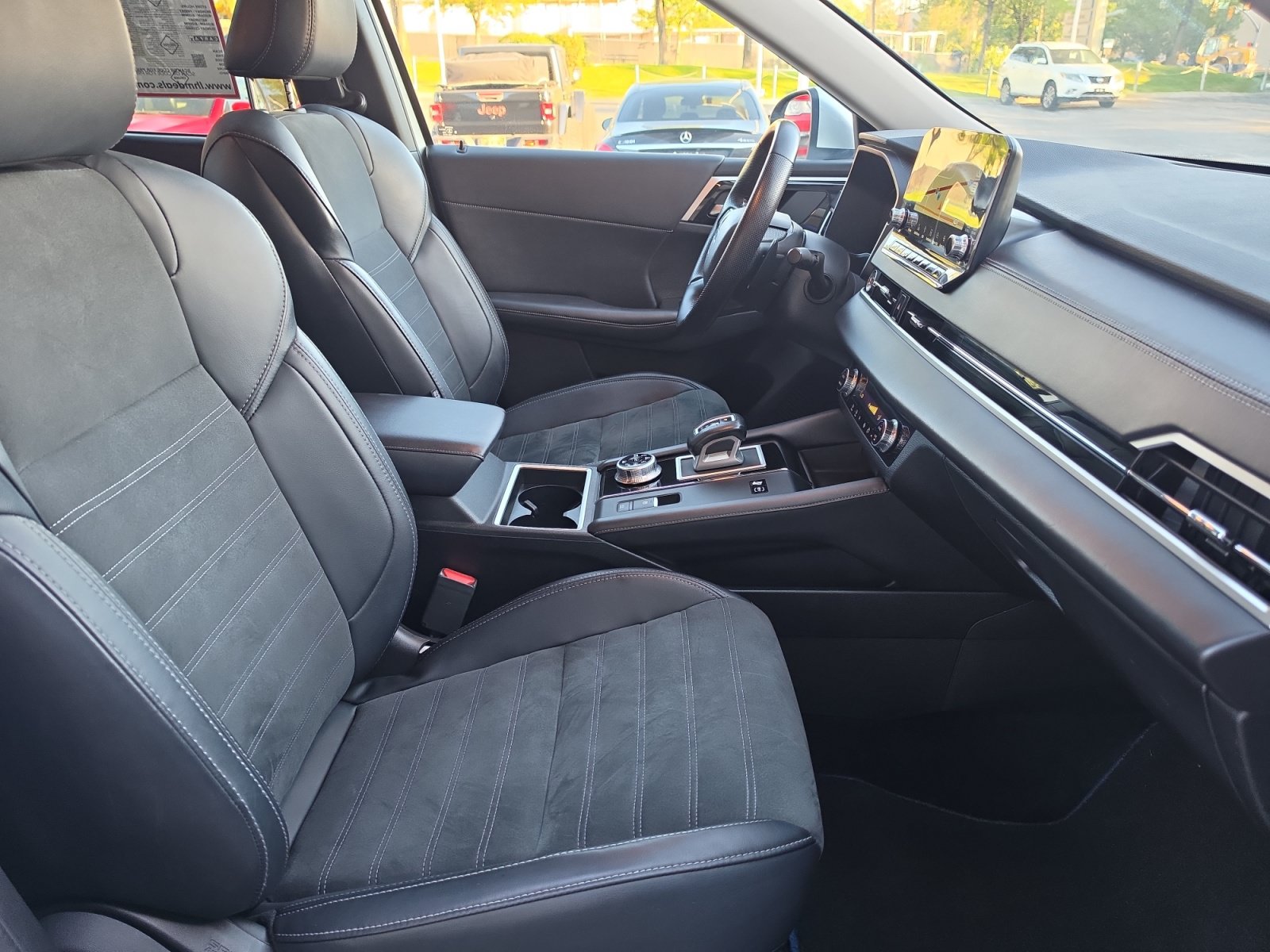 Used 2024 Mitsubishi Outlander 4WD Plug-In Hybrid image 31