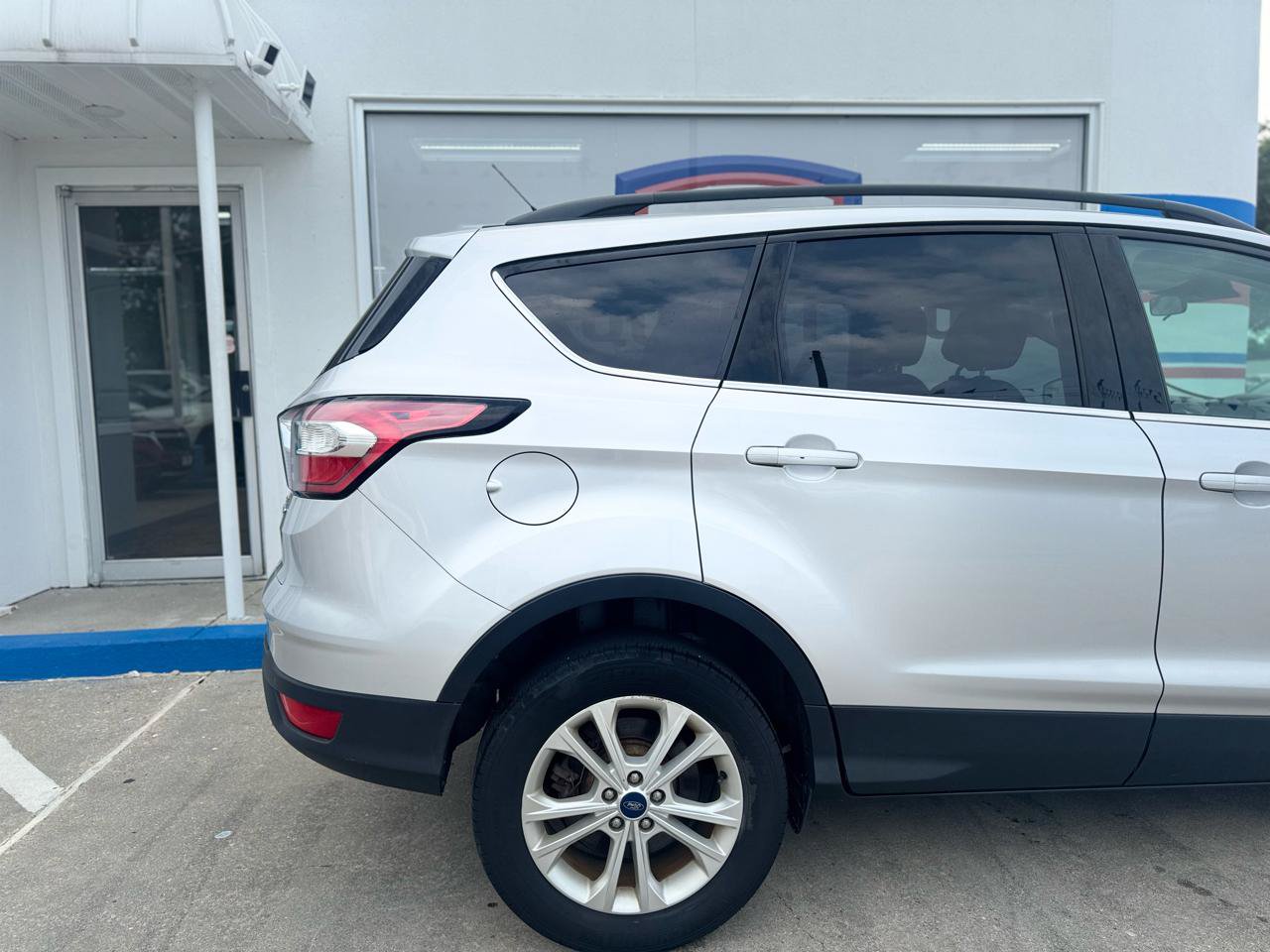 Used 2017 Ford Escape SE w/ Equipment Group 201A FWD image 22