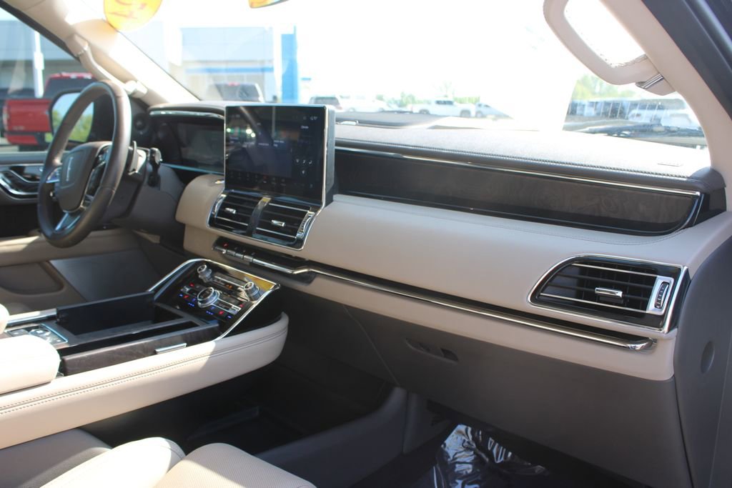 Used 2024 Lincoln Navigator L Reserve AWD/4WD image 31
