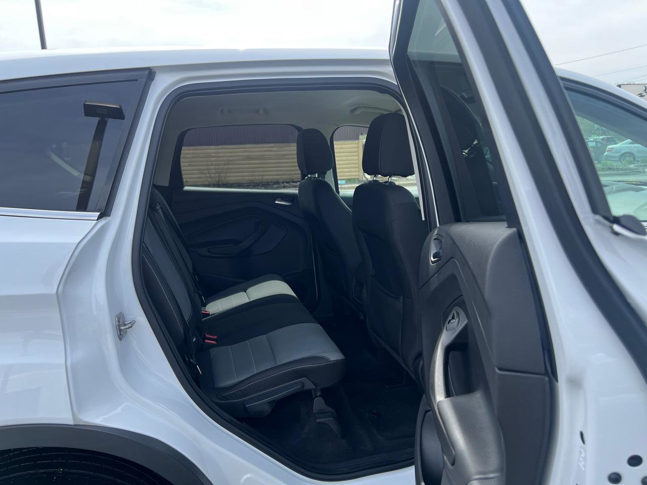 Used 2014 Ford Escape SE image 34