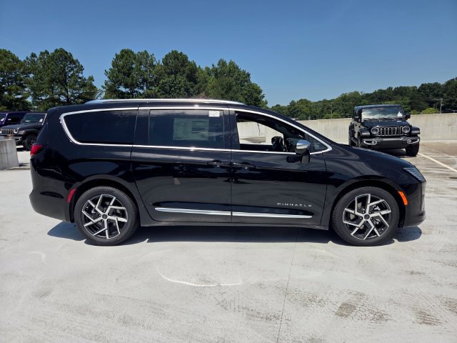 New 2027 Chrysler Pacifica Pinnacle w/ Theater Group FWD image 10