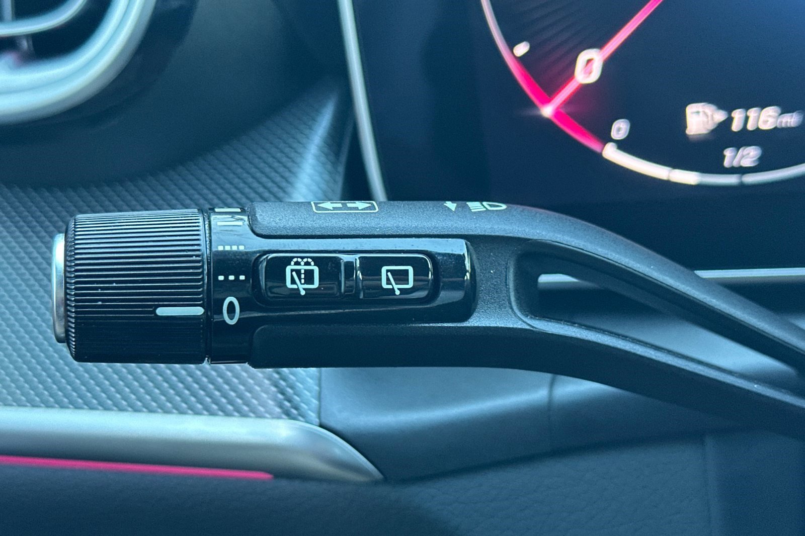 Used 2025 Mercedes-Benz GLC 350e 4MATIC image 33