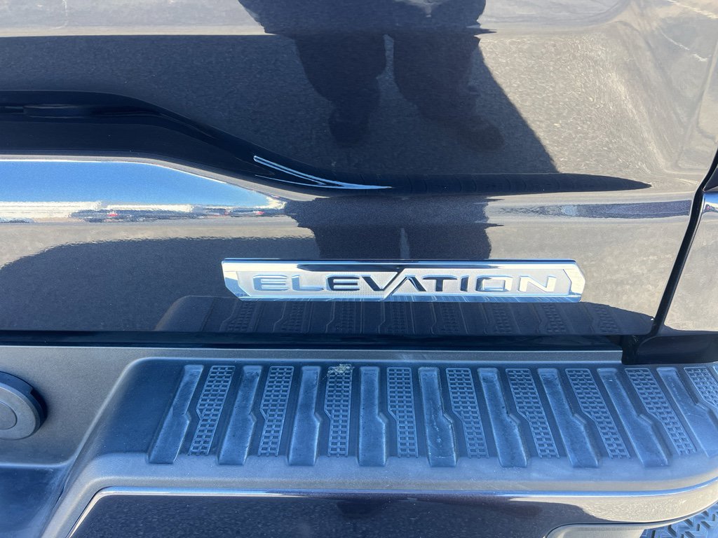 Used 2023 GMC Sierra 1500 Elevation image 11