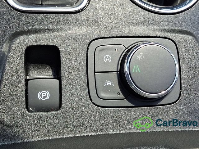 Certified 2023 Chevrolet Traverse LT FWD image 26