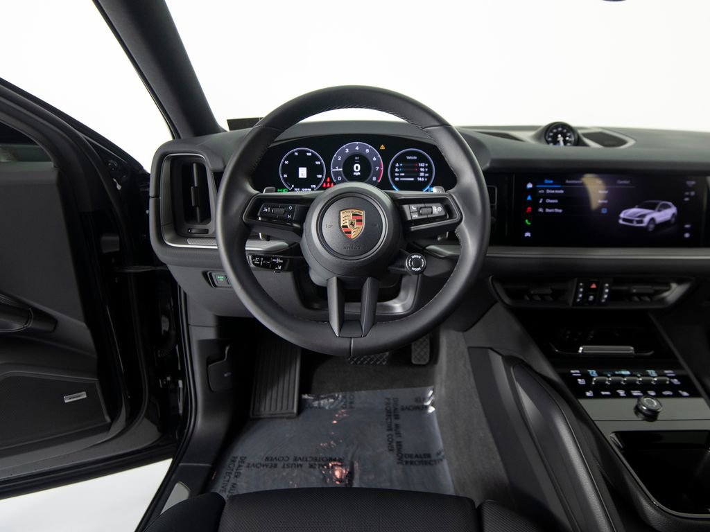 Certified 2025 Porsche Cayenne Coupe image 18