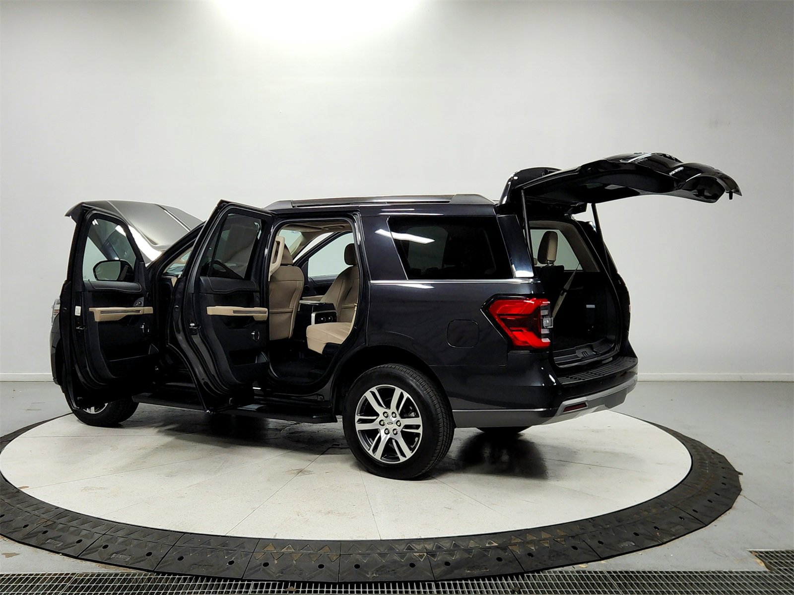 Used 2024 Ford Expedition Limited image 13