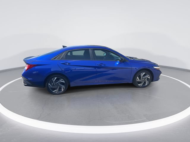 Certified 2025 Hyundai Elantra SEL FWD image 9