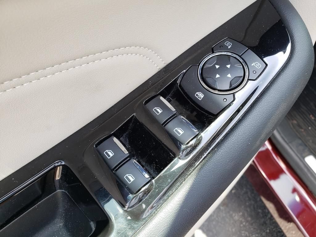 Used 2019 Ford Edge Titanium w/ Equipment Group 301A AWD/4WD image 21