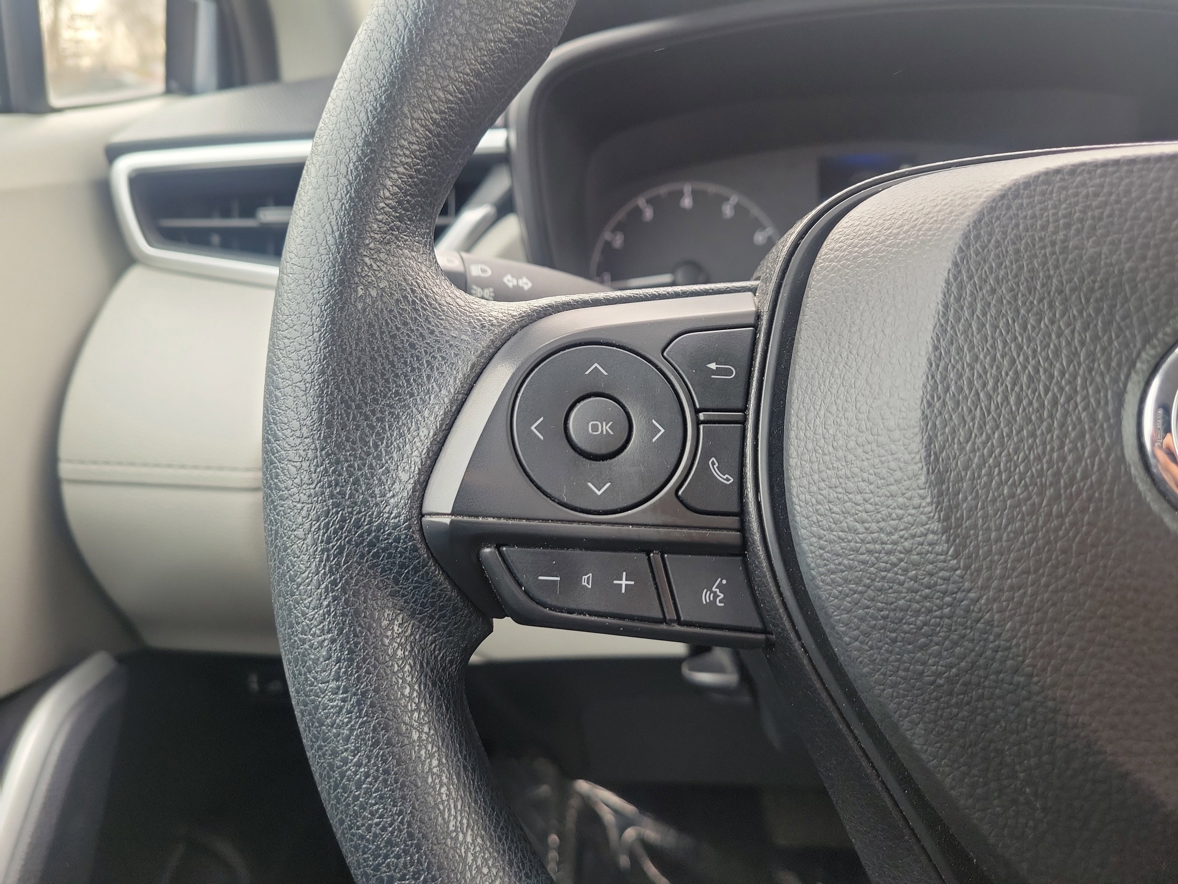 Used 2024 Toyota Corolla Cross L image 21