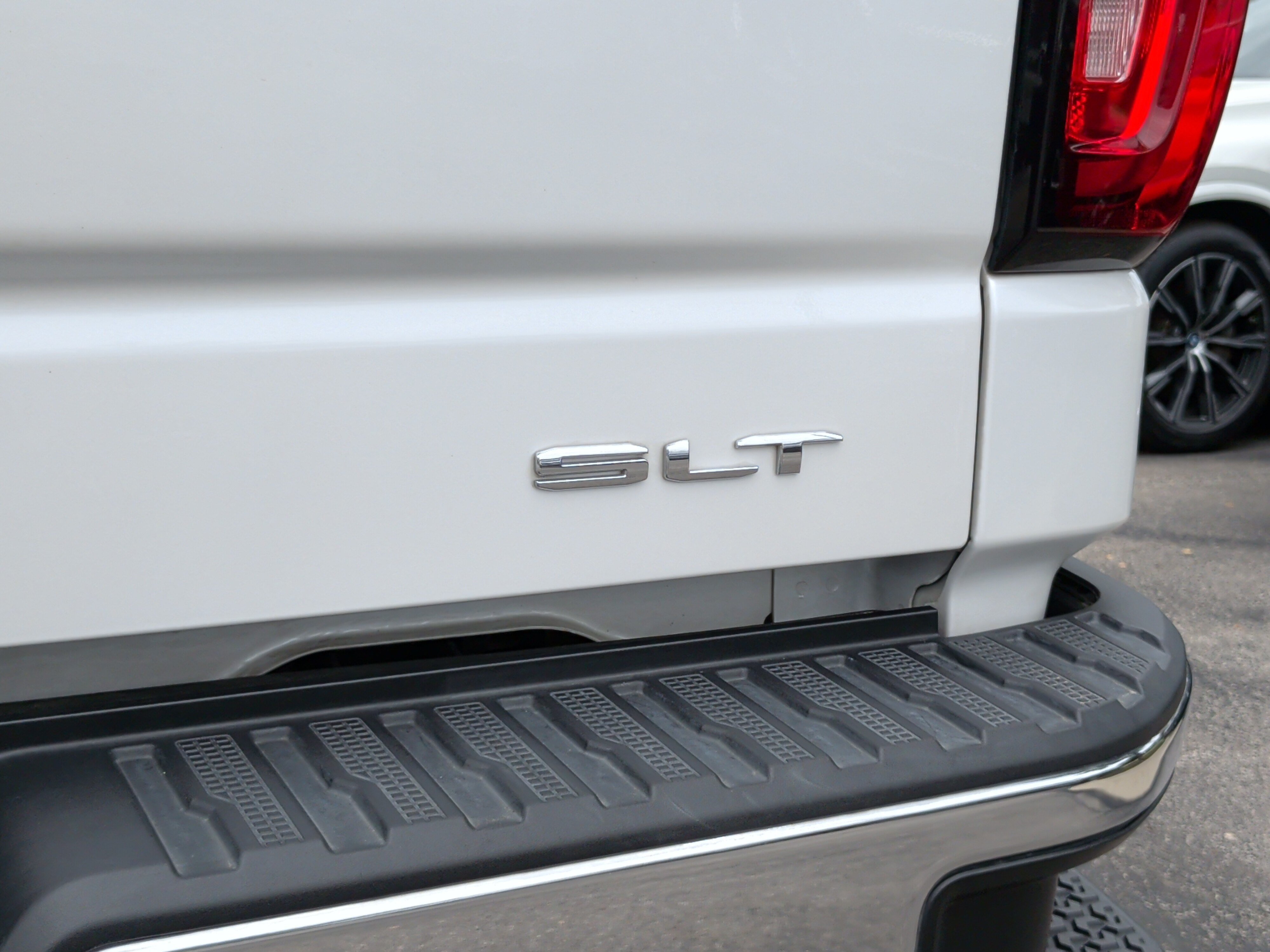 Used 2024 GMC Sierra 1500 SLT w/ SLT Premium Plus Package AWD/4WD image 11