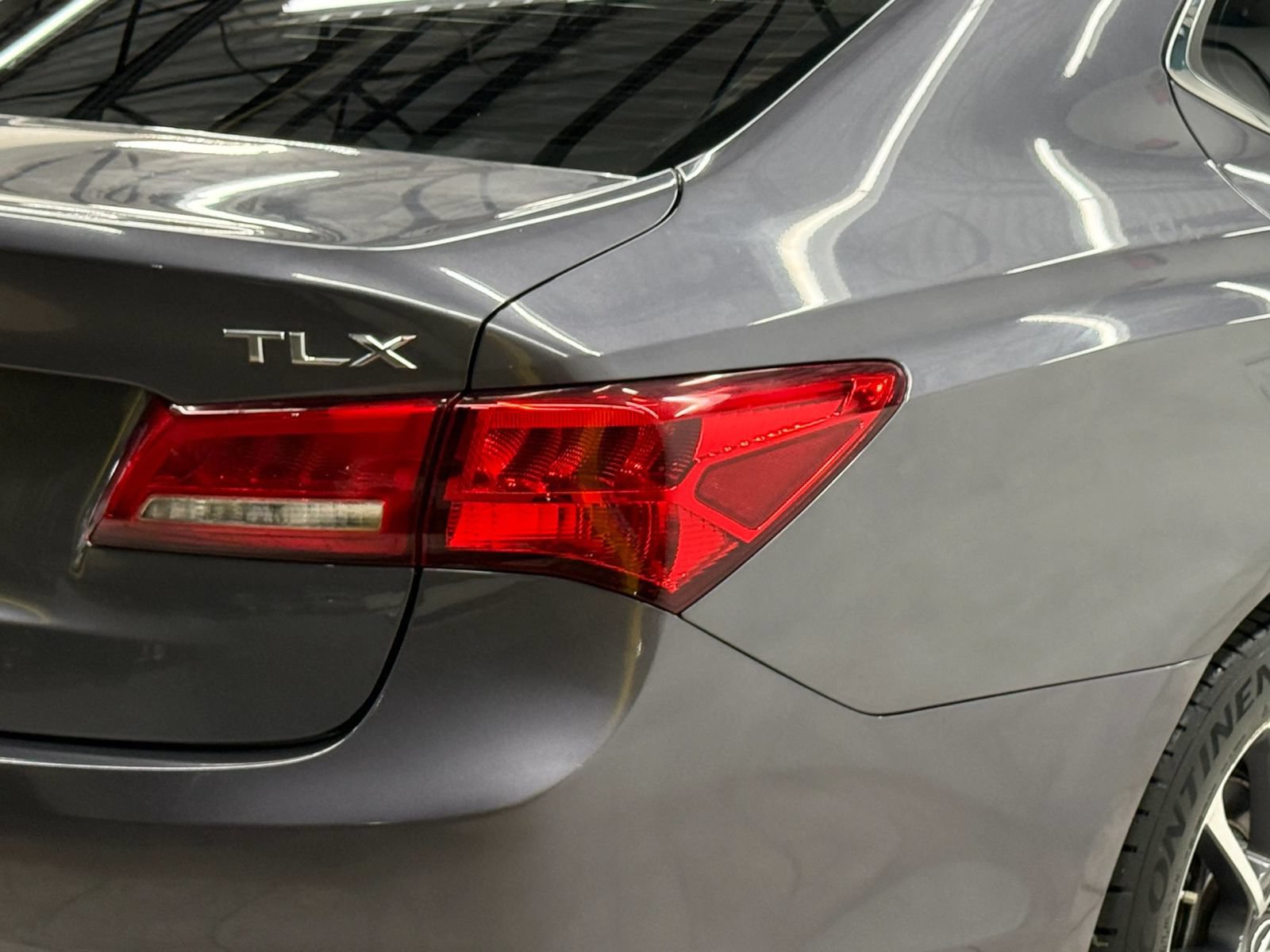 Used 2018 Acura TLX w/ Technology Package FWD image 10