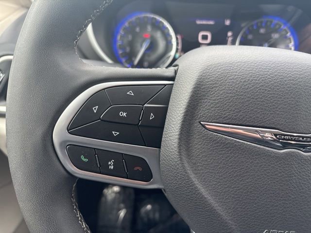Used 2024 Chrysler Pacifica Touring-L FWD image 30