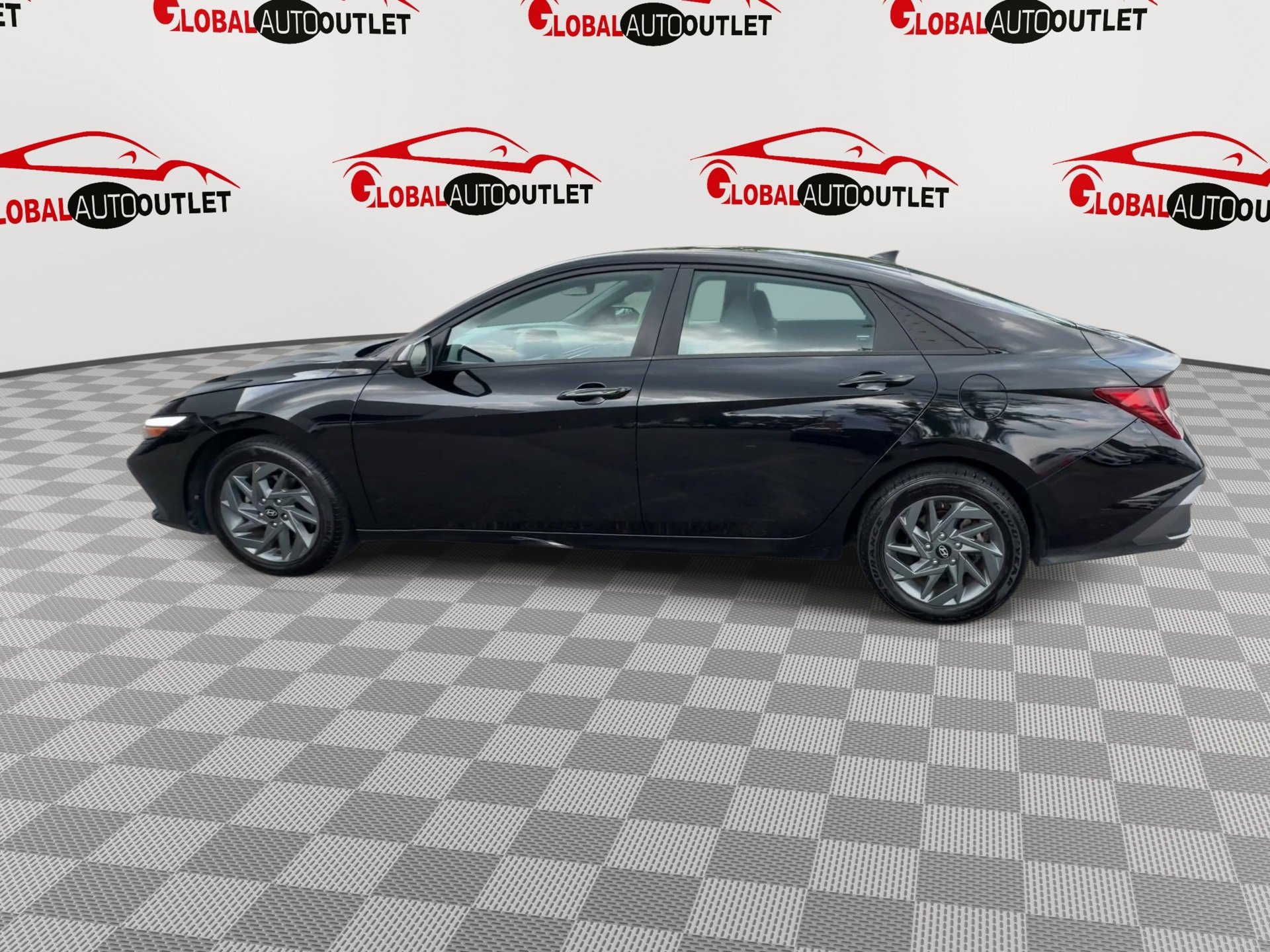 Used 2024 Hyundai Elantra SEL FWD image 5