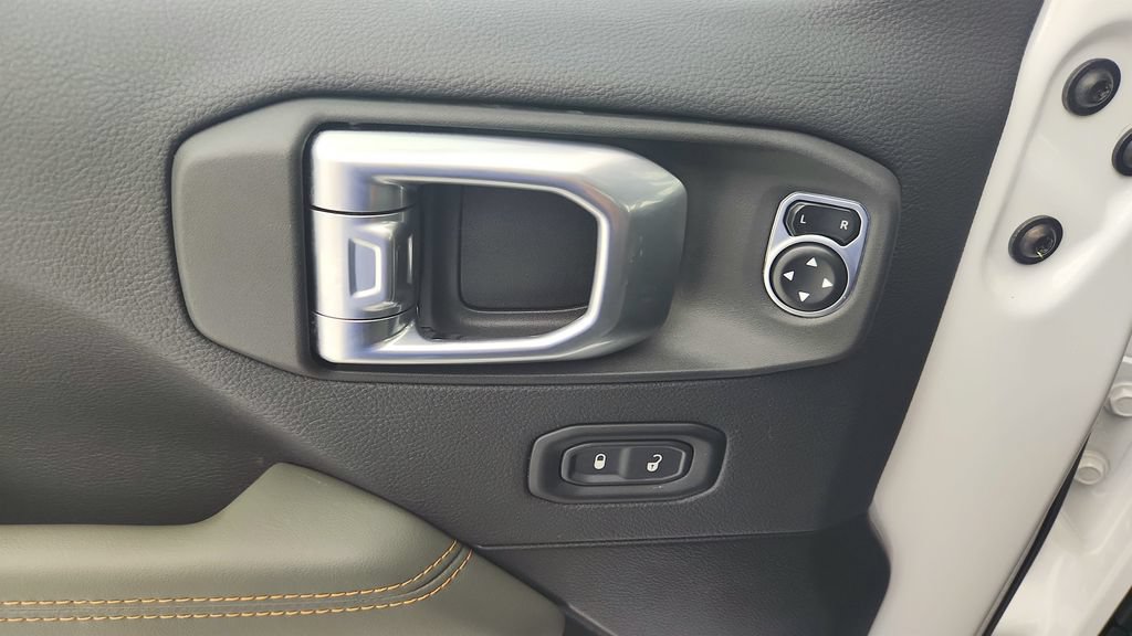 Used 2024 Jeep Gladiator Mojave AWD/4WD image 24