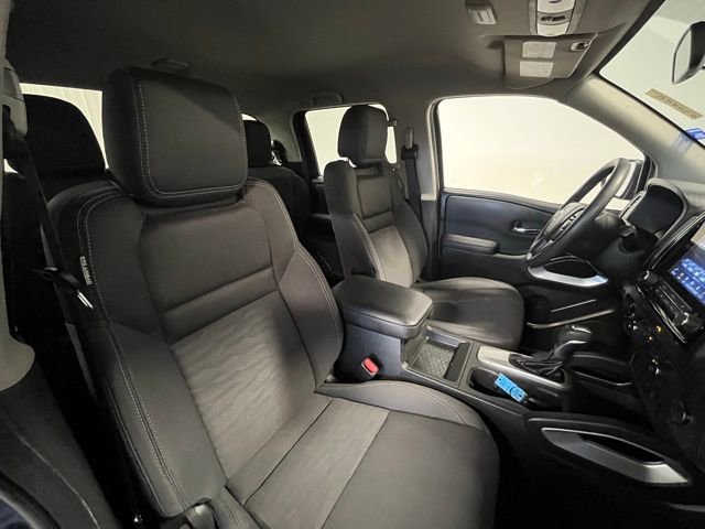 Used 2024 Nissan Frontier SV image 9