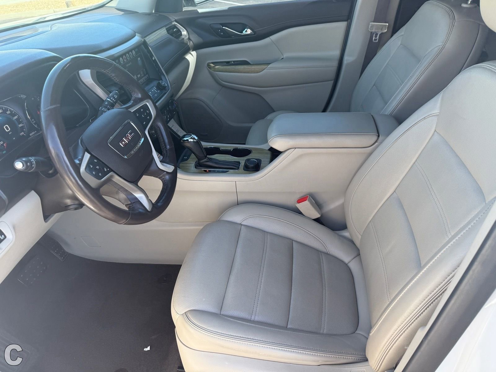 Used 2019 GMC Acadia Denali w/ Technology Package FWD image 18