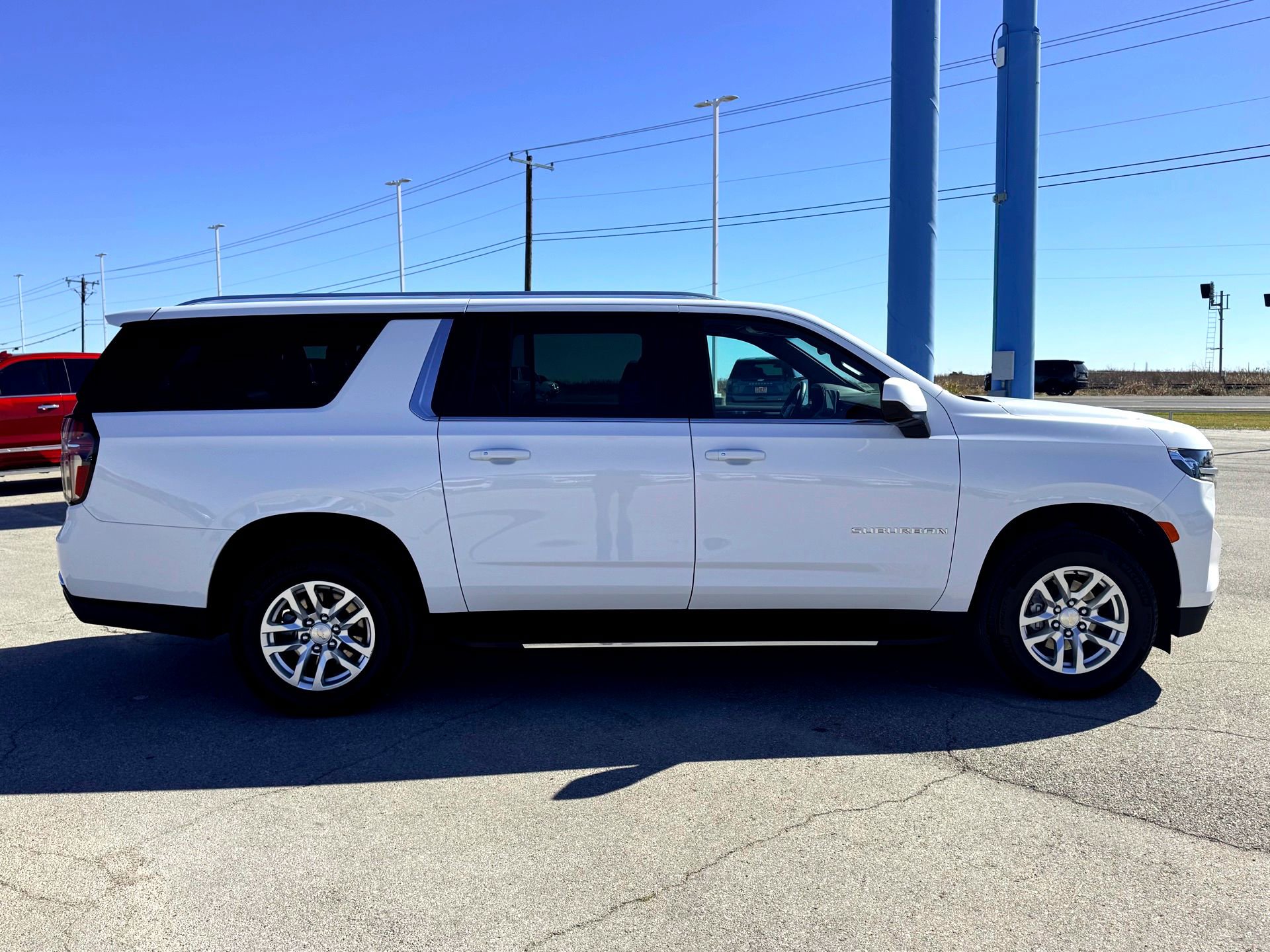 Used 2024 Chevrolet Suburban LT image 5