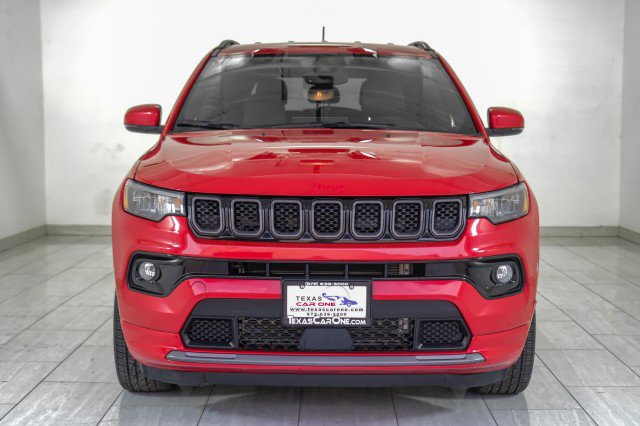 Used 2023 Jeep Compass Limited image 3